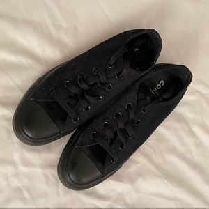 Low Top Black Converse Sneakers sz. 5.5